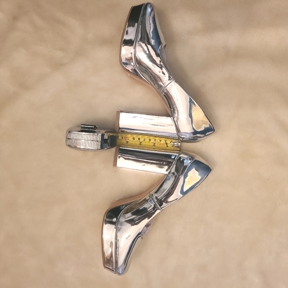 NWOT, New York and Company, silver metallic, size 7 - Picture 5 of 7